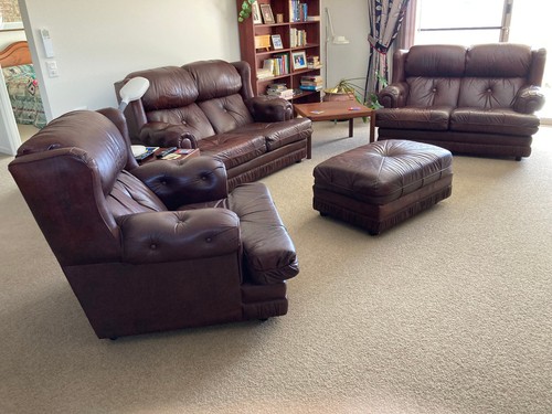 4 Pce. Leather lounge suite.