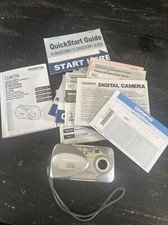 Olympus CAMEDIA D-560 Zoom 3.2MP Digital Camera - Silver Not Working For Parts.