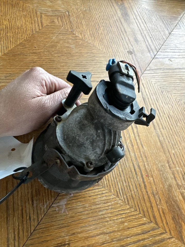 Luz antiniebla inferior izquierda Kia Optima 2003. OEM Foto 4 de 4