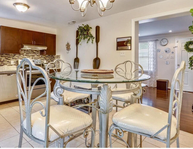 Elegante juego de comedor redondo de vidrio de 4 asientos (sillas altas taburete de bar - hierro/estaño) Foto 3 de 4