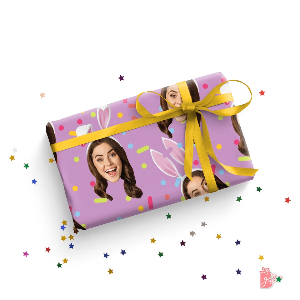 Divertido rollo de papel de regalo personalizado con orejas de conejo caprichosas cortadas en la cara con foto Foto 4 de 4