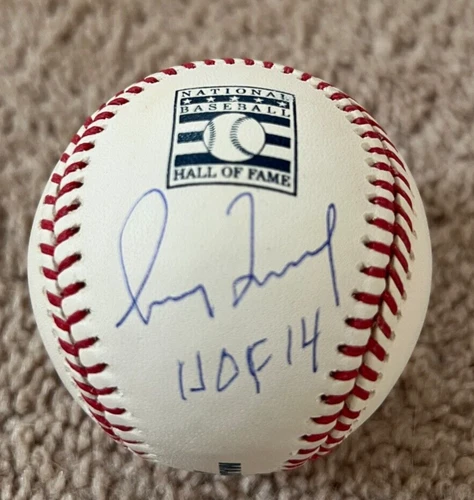 Greg Maddux signed HOF Baseball w/Inscription Beckett