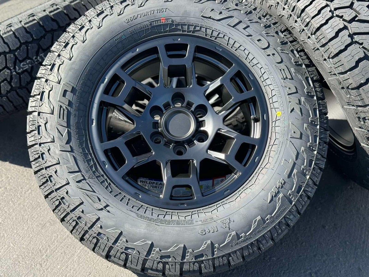 TRD US TOYOTA 純正17 スタッドレス　プラド 265/70R17 17