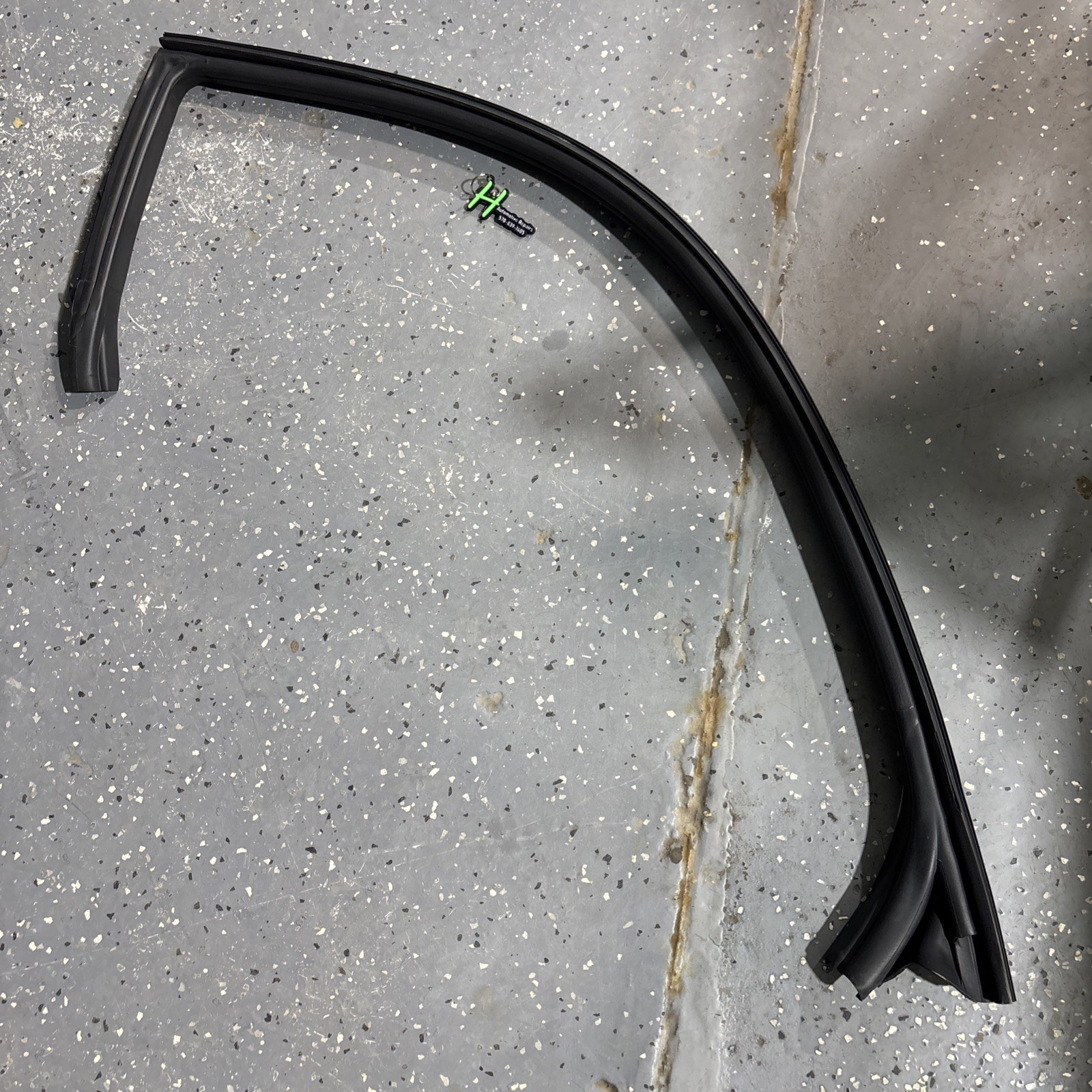 🏎️ Ferrari 488 GTB-Spider  Right Door Upper Rubber Gasket Weather Seal – OEM