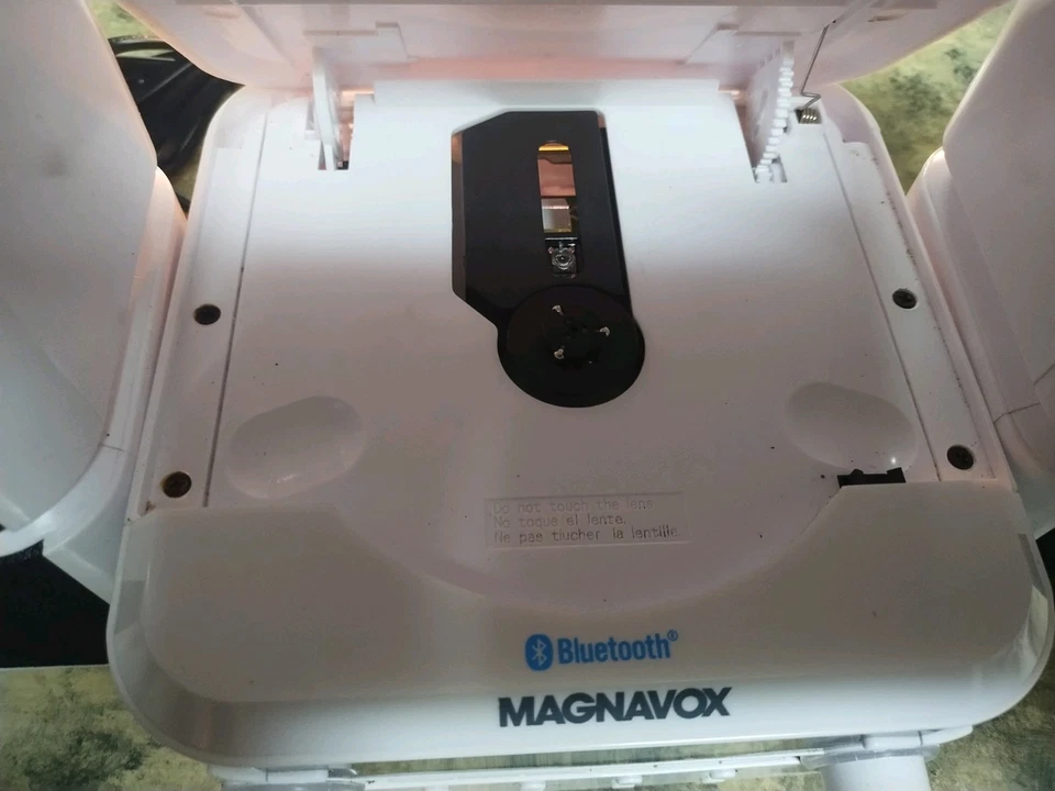 Magnavox MM435  3-Piece Shelf Stereo System (CD, FM Radio, Bluetooth , Speakers) - Image 3 of 4