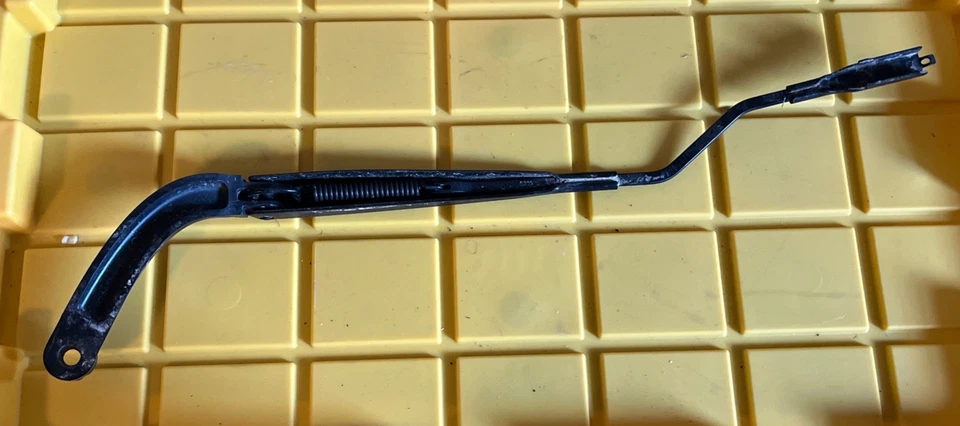 Brazo limpiaparabrisas pasajero delantero derecho Ford Mustang 2015-2024 Foto 2 de 2