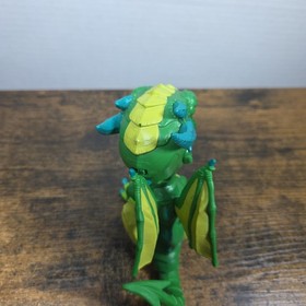 Fingerlings Untamed  Venom  Green Dragon Toy  Roars Lights Up  & Turns Head 056