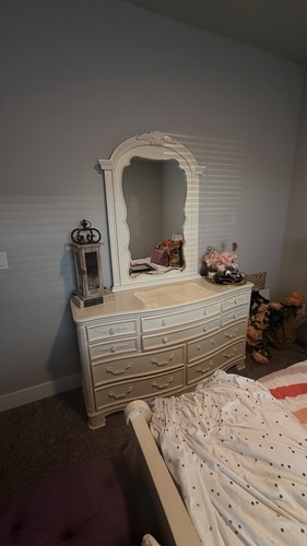 White Traditional Wood Bedroom Furniture Set with Bed, Dresser, Mirror, Drawers