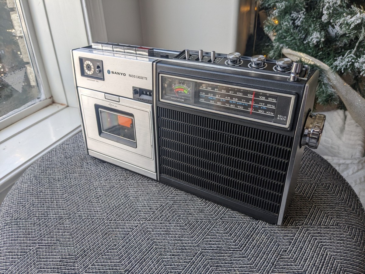 Vintage SANYO M-2414 Cassette Recorder w/3-band Portable Radio