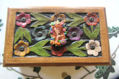 Blumenkasten grüne Frau aus Holz geschnitzt