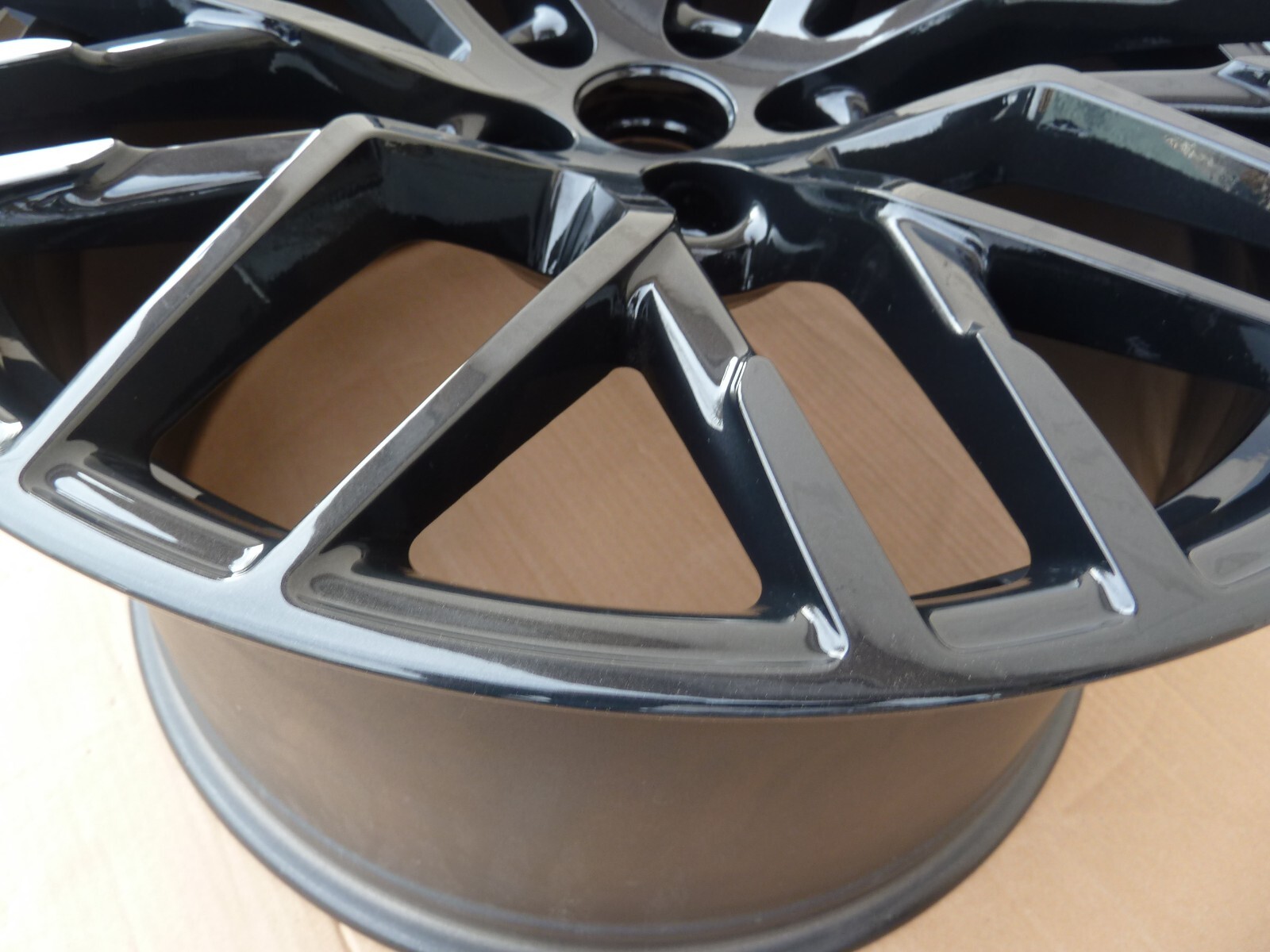 Reconditioned OEM 17-2023 Audi R8 20x11 +47 20'' Gloss Dark Charcoal Rim Wheel