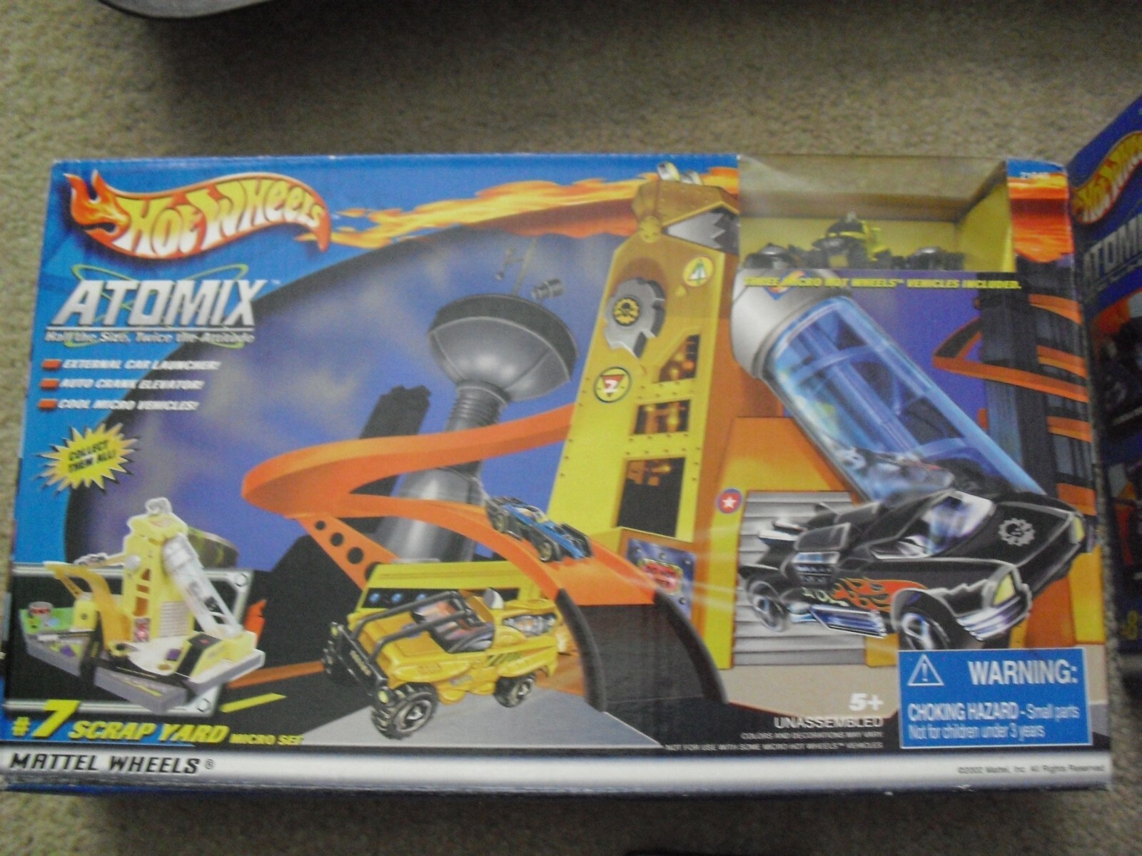 2002 Hot Wheels Atomix #7 Scrap Yard Micro Car Play Set 21040 Sealed
