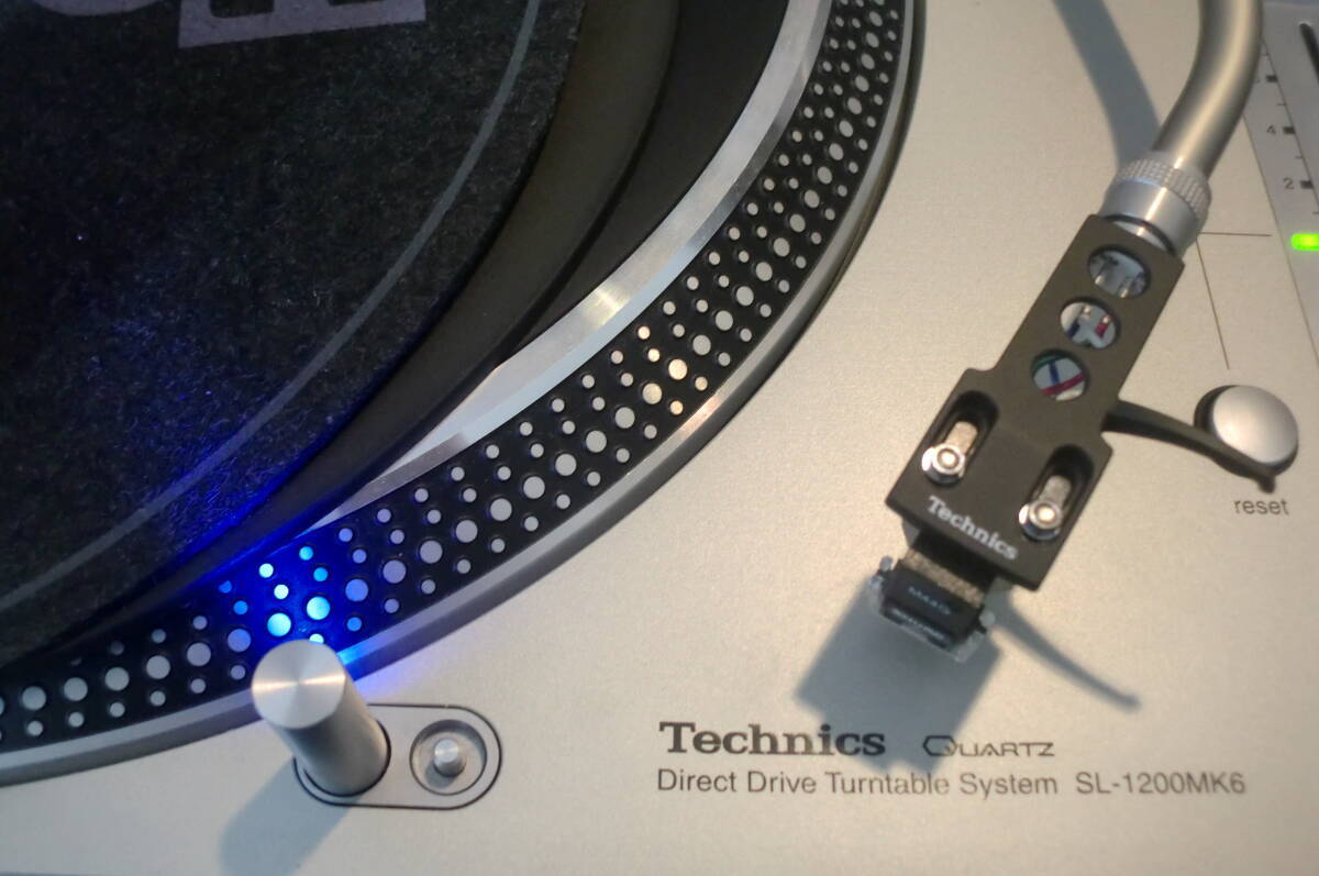 Technics SL-1200 MK-6 Silver DJ Turntable w/ Shure M44G Technics SL-1200 MK-6 Silver DJ Turntable w/ Shure M44G