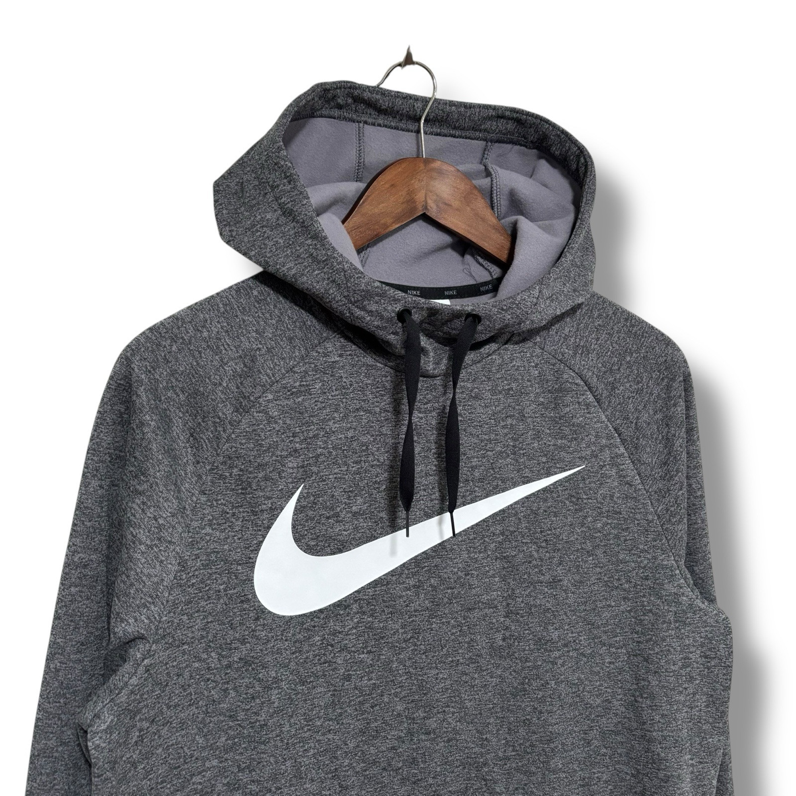SACAI X NIKE Felpa con cappuccio pullover Nike Therma Fit uomo Big Swoosh grafica taglia media 21 x 29