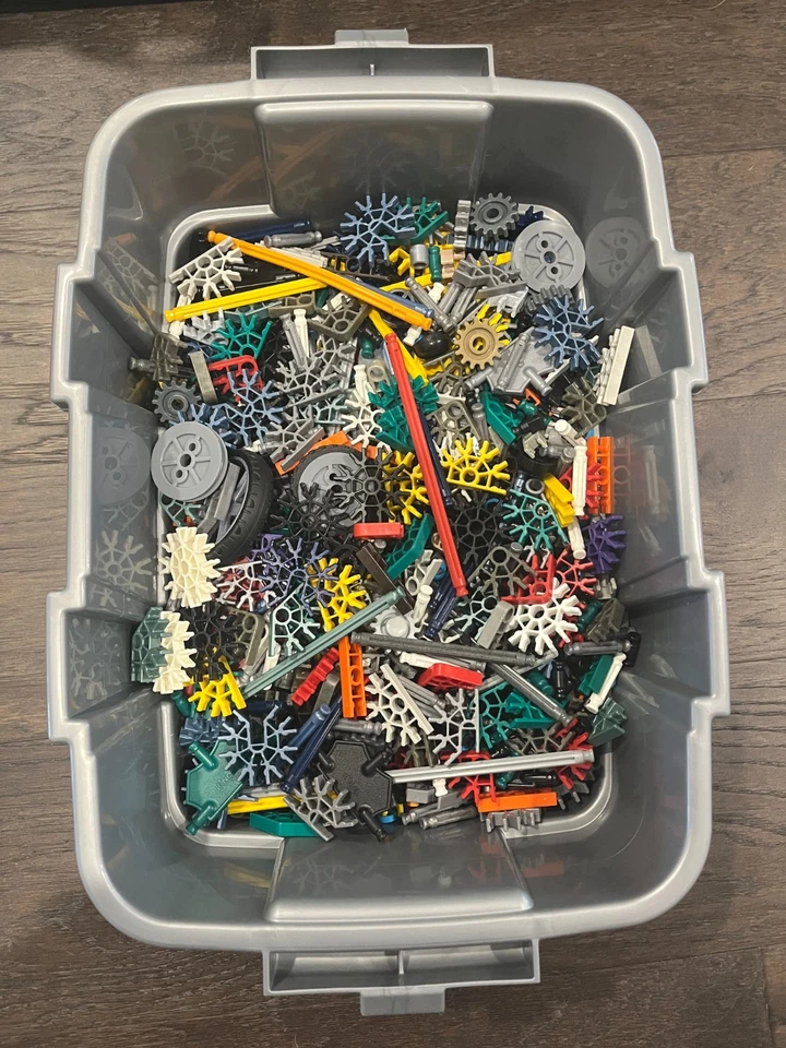 K'NEX bulk lot - many pieces, several kits - Image 2 of 3