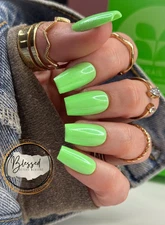 Red Aspen Press On Nails~Easygoing Emma Ann~ Acrylic Medium Coffin Bright Green