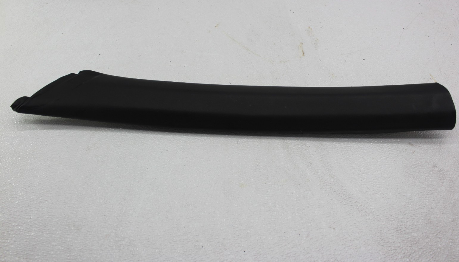 99-01 FERRARI 456 M RIGHT PASSENGER PILLAR TRIM