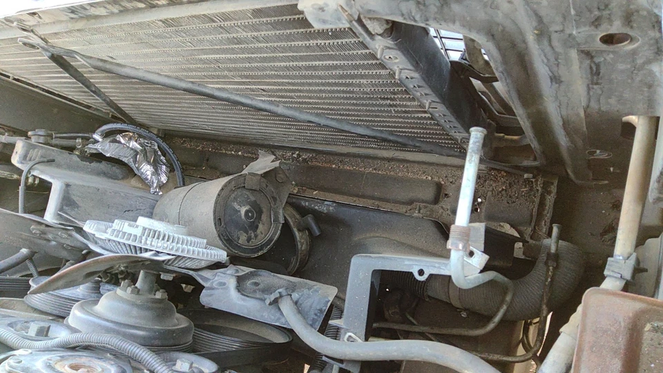 Cubierta del ventilador de refrigeración del radiador Chevy Suburban 1993-1994 OEM carcasa de plástico 5,7 l Foto 3 de 4