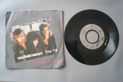 Device - Hanging on a Heart Attack (Vinyl Single 7inch) (V-3361)