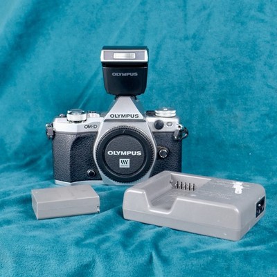 Olympus OM-D E-M5 Mark II Camera Silver (9470 Shutter Count) See Description