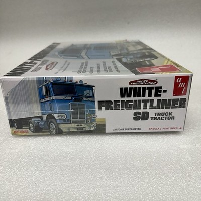 AMT 1004/06 WHITE-FREIGHTLINER SD TRUCK TRACTOR 1/25 SCALE MODEL