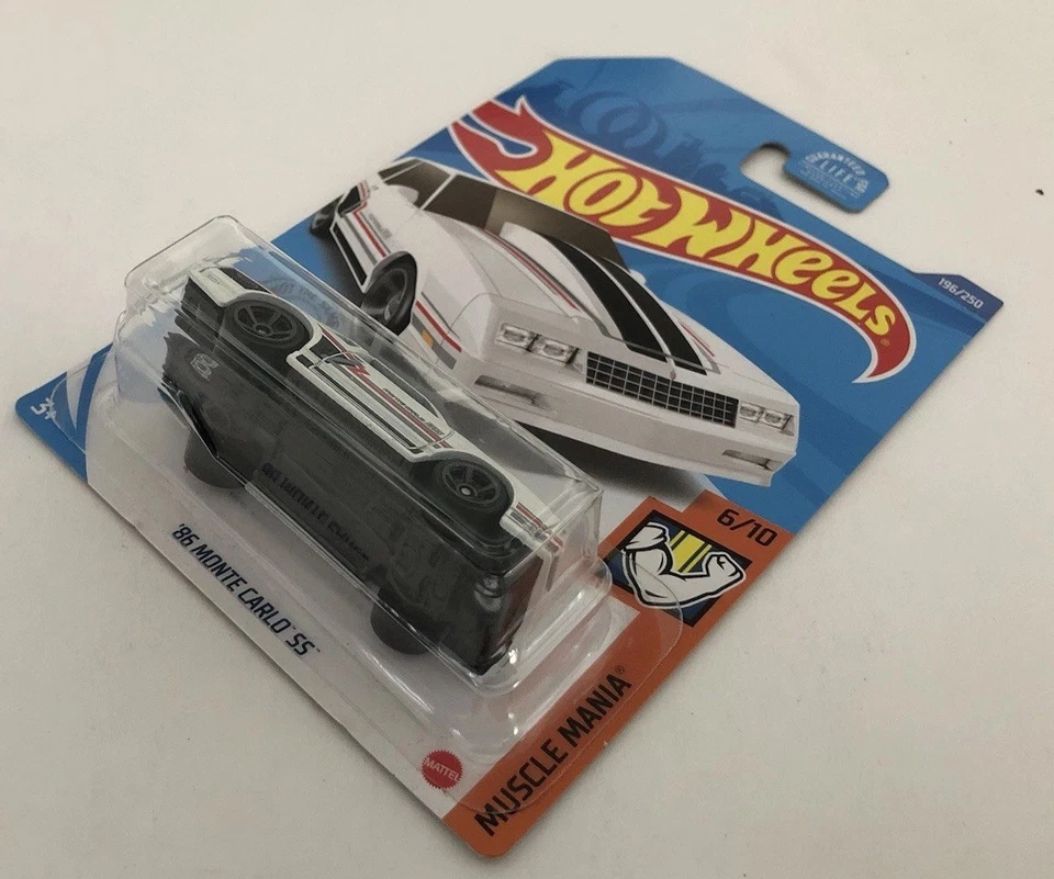 (1) Hot Wheels 2020 M/L #196/250 '86 Monte Carlo SS 6/10 Muscle Mania blanco Foto 4 de 4