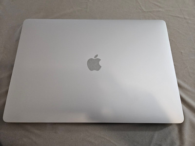 Apple MacBook Pro 15'' 2019 i9 2.3GHz 8-Core 16GB 512GB SSD Touch Bar