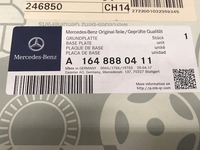 Genuine Mercedes-Benz Black Radiator Grille Star Badge Emblem 