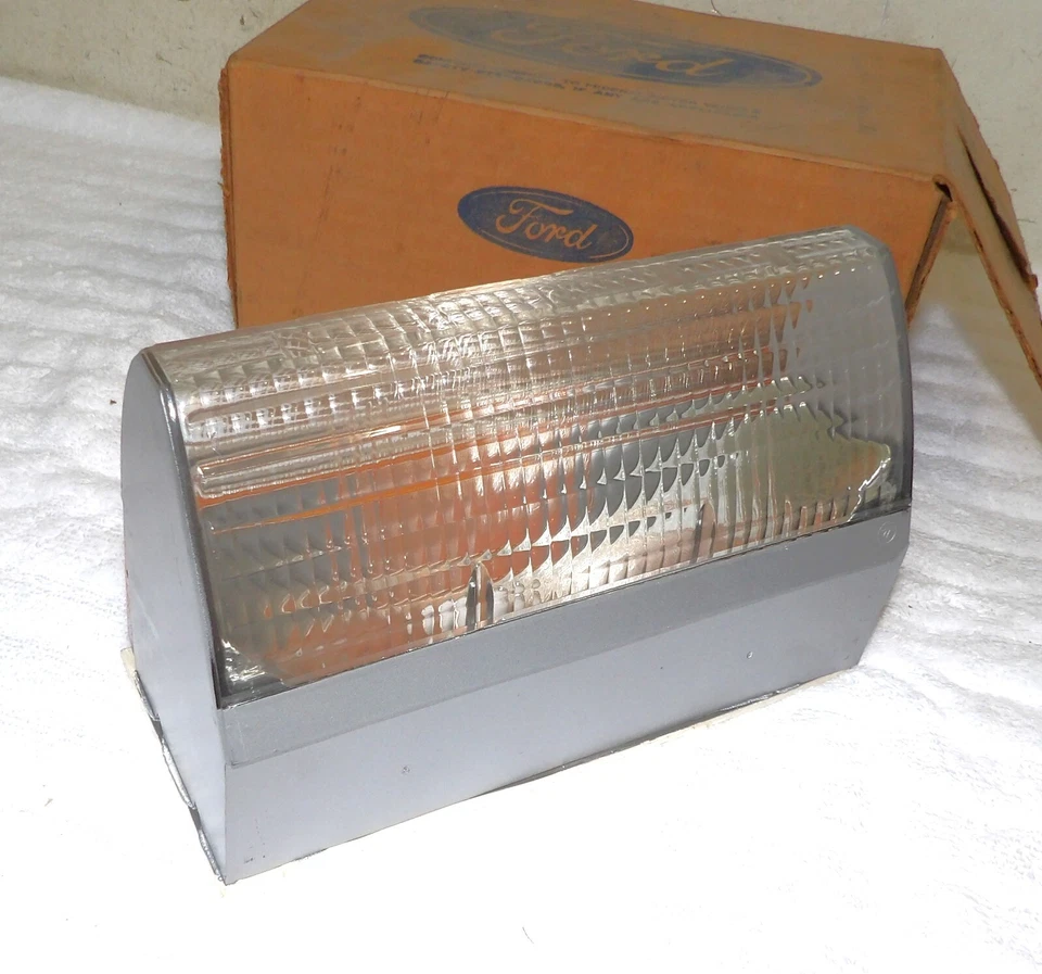 1977 1978 1979 1980 Lincoln Versailles Nuevo de Lote Antiguo Conjunto de Lámpara de Estacionamiento Exterior Delantera Foto 4 de 4