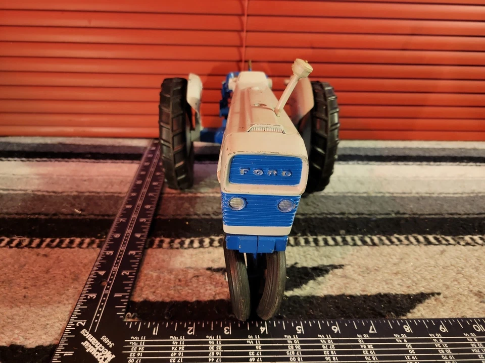 Ford Commander 6000 1/12 Farm Tractor Replica Collectible by Scale Models  - Image 3 of 4