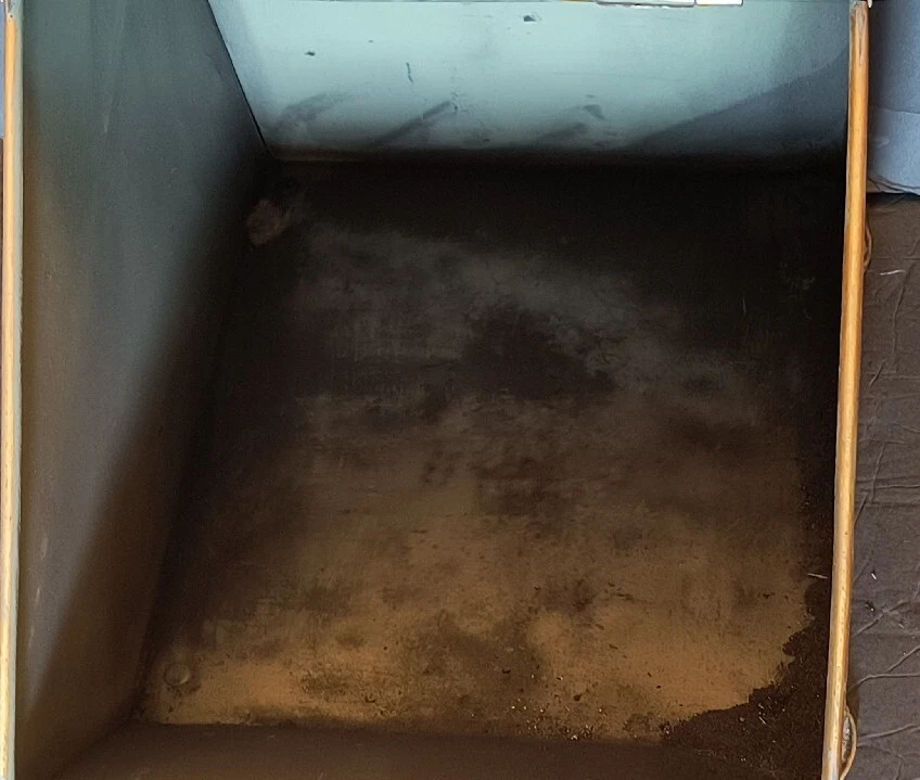 ANTIGUO CUBO CAJA LANZADERA CARBÓN TOLE VICTORIANO PINTADO A MANO METAL VERDE Preguerra Foto 4 de 4