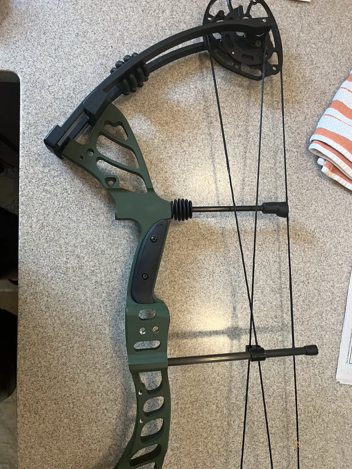 Darton Cyclone RIGHT HAND Green 45-60 lbs. Adjustable Draw Length Dual Cam - Image 3 of 4