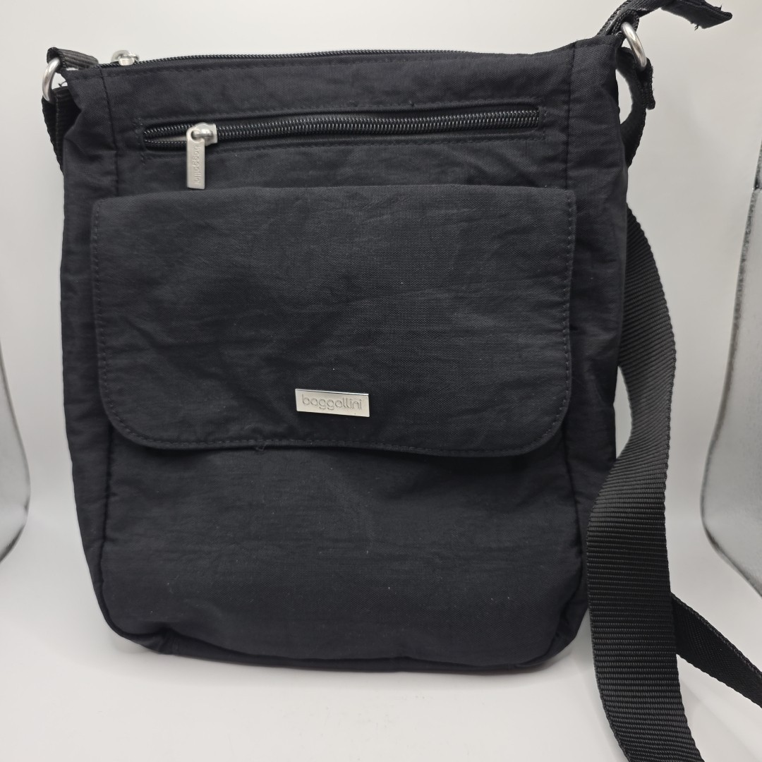 Baggallini Town Bag ADJ STRAPS Black Womens Cross Body Bag Multiple Zippers