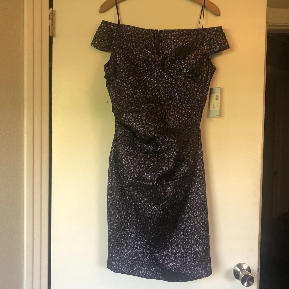 Nuevo con etiquetas Vestido de Cóctel Rickie Freeman para Teri Jon Hombro Descubierto Brillante PURO/NEGRO 8 Foto 2 de 4