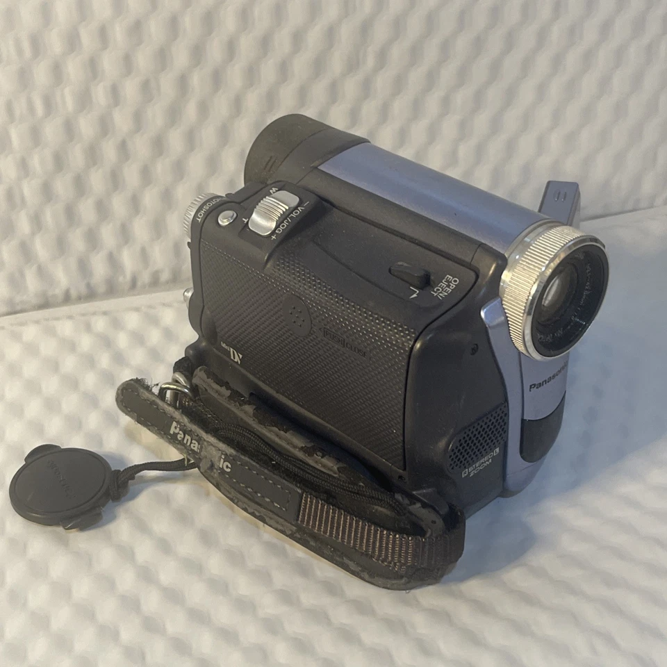 PANASONIC PV-GS12 Mini DV Hybrid Camcorder 20x Zoom Untested As Is! - Image 3 of 4