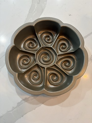 #ad NORDIC WARE Cinnamon Bun PULL A Part Pan $80.00