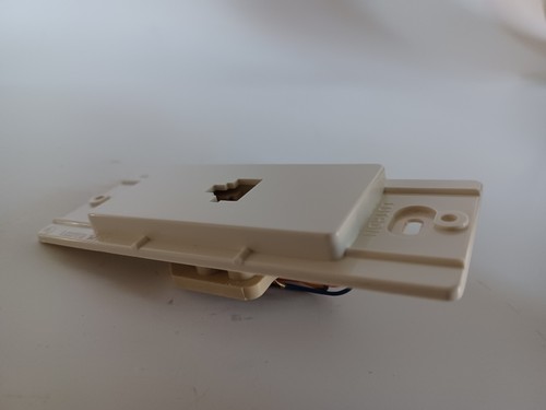 Lutron Claro CA-PJ-WH Telephone Jack Outlet, White - Zdjęcie 6 z 12