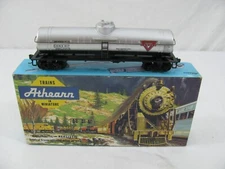 Vintage Athearn HO CONX 617 Conoco Single Dome Tank Car w/ Kadee's #1571 Read!