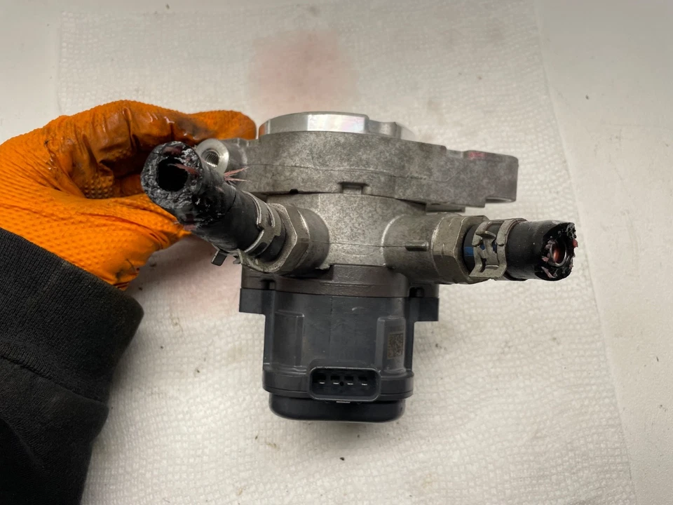 OEM 2022 2023 Toyota Sienna Transmission Oil Pump 2.5L Hybrid 081G861 - Image 3 of 4