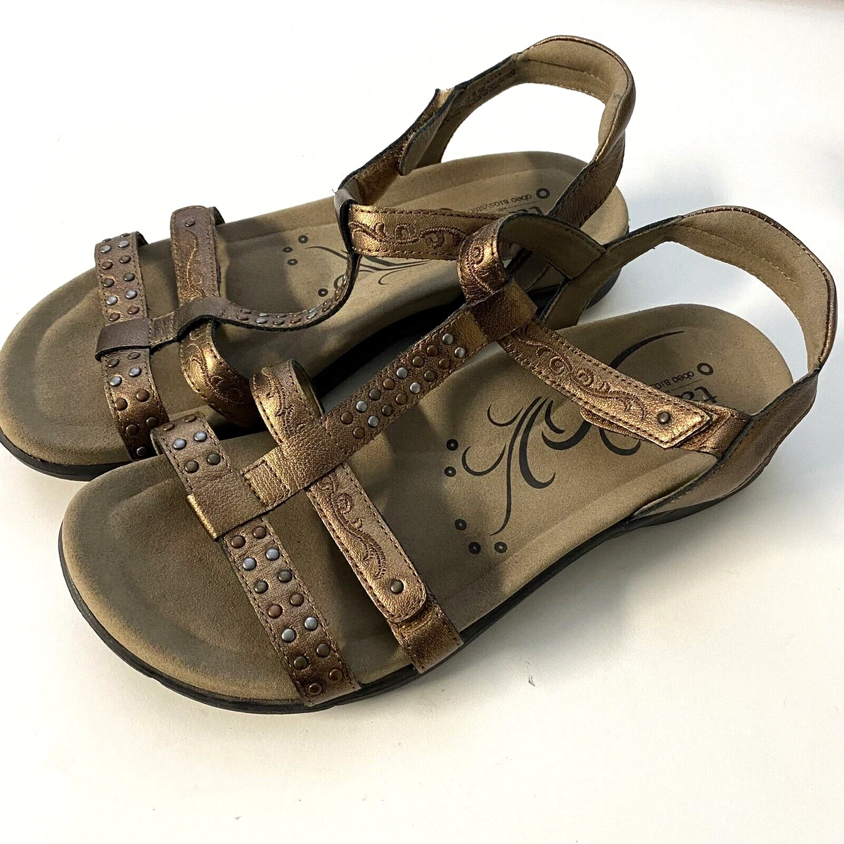 Taos trophy deals sandals