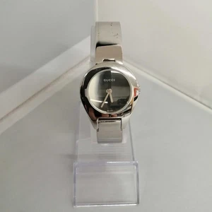 Gucci 6700L Montre à Quartz Femme Acier Inoxydable Argent Pile Analogique