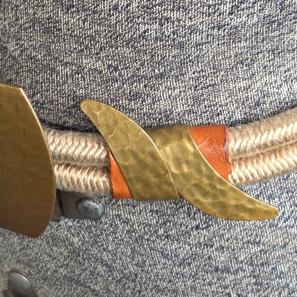 Cinturón con cierre de gancho de hebilla de metal cuerda elástica bronceada única de los años 80 para mujer talla XS/S Foto 3 de 4