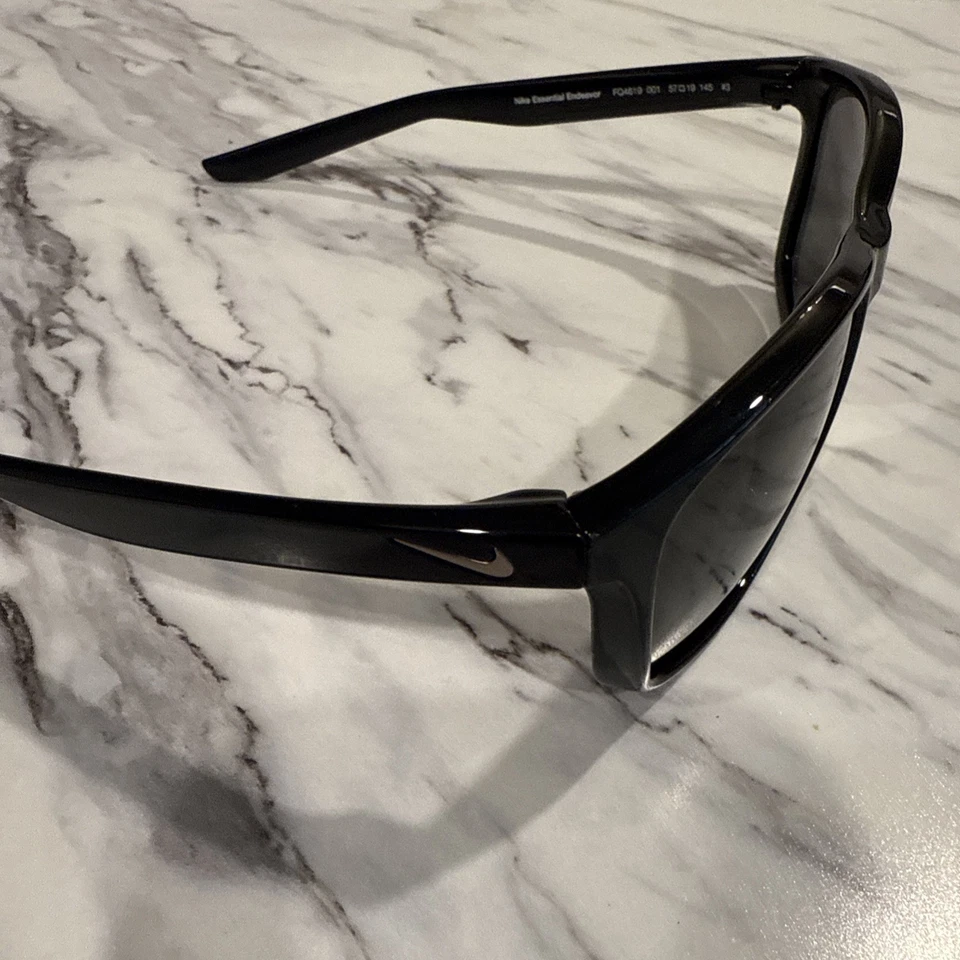 Gafas de sol para hombre Nike Essential Endeavor - FQ4619 001- 57 19 145 Foto 2 de 4