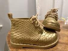 Bota Mini Melissa Python / Unisex Talla 7 BAJA EAST COLAB DORADA USADA EN EXCELENTE ESTADO ¿Prince?