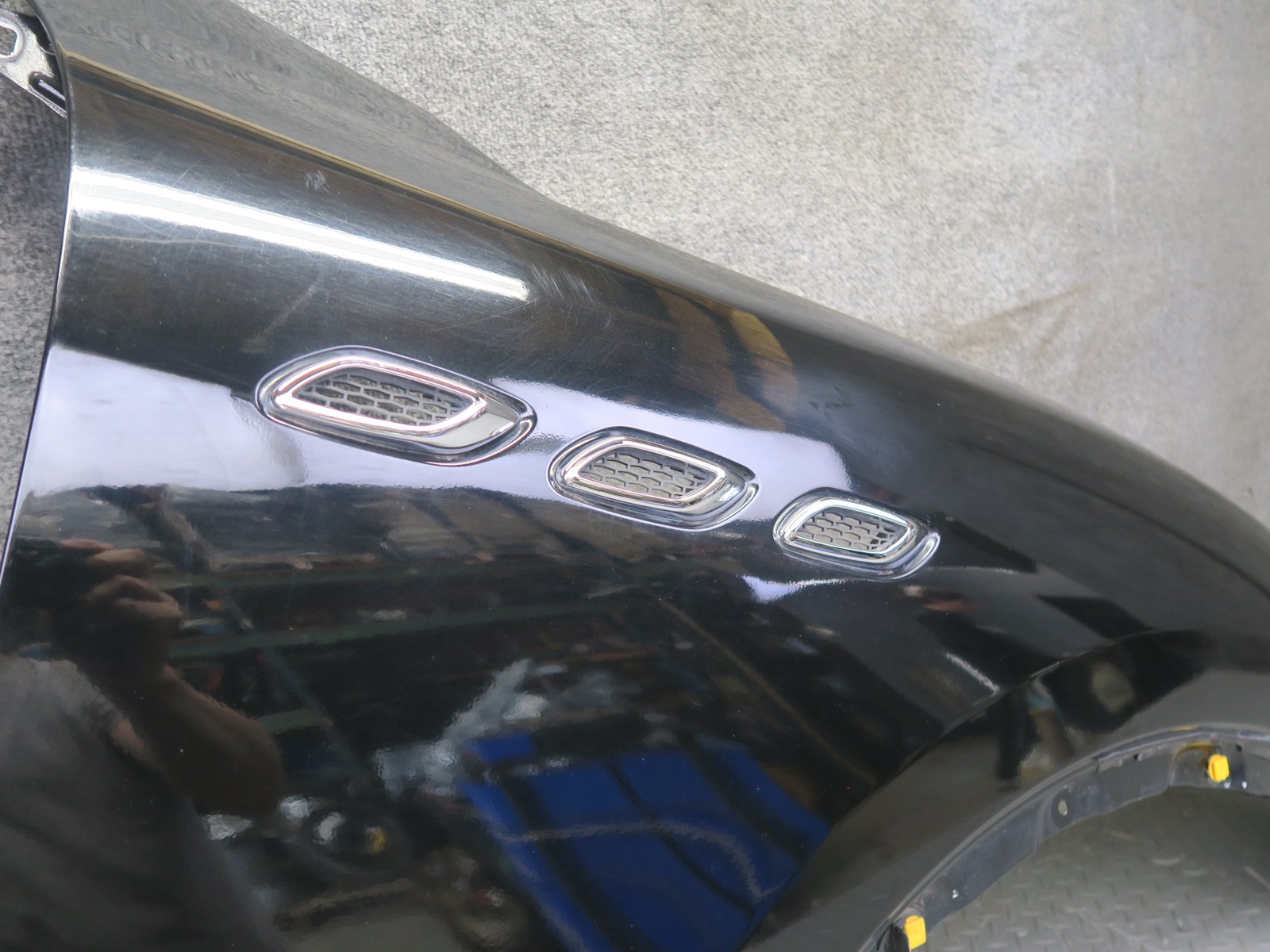 2017-2020 MASERATI LEVANTE M161 FRONT RIGHT FENDER SHELL COVER PANEL BLACK