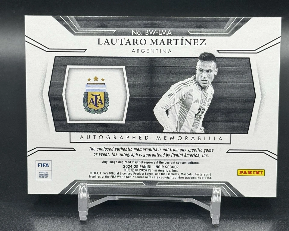 Parche Panini Noir FIFA Fútbol Lautaro Martínez SP 2024/25 AUTOMÁTICO #/99 Argentina Foto 4 de 4