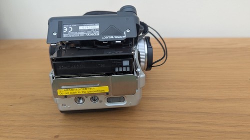 Sony Digital Handycam DCR-PC110E Camcorder MiniDV Night Vision Camera + Charger - Picture 14 of 18
