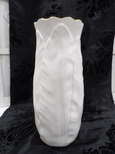 Tall 10.5" Royal Worcester England Raised Fern Leaf Bone China Vase~Very Elegant - Picture 3 of 5