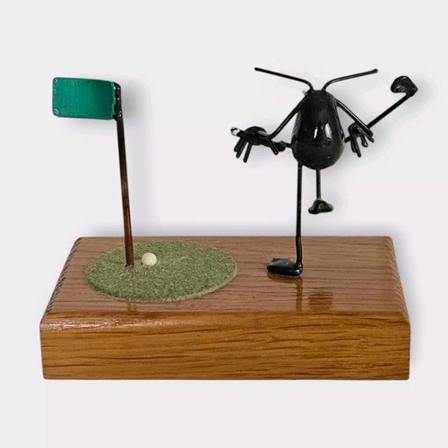 Statuina/scultura vintage pulci di sabbia legno e metallo 'Povero sport' golfista infelice - Foto 7 di 9