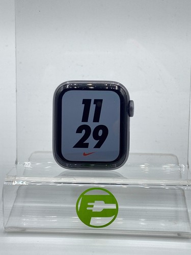 Broken GPS Only Apple Watch Nike Series 5 40MM Aluminum A2092 Bad Batt